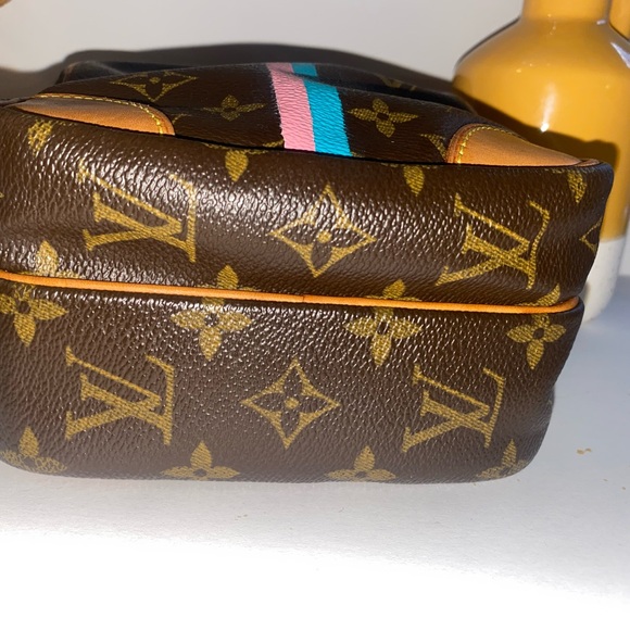 Authentic Louis Vuitton Amazone Monogram - Picture 3 of 10